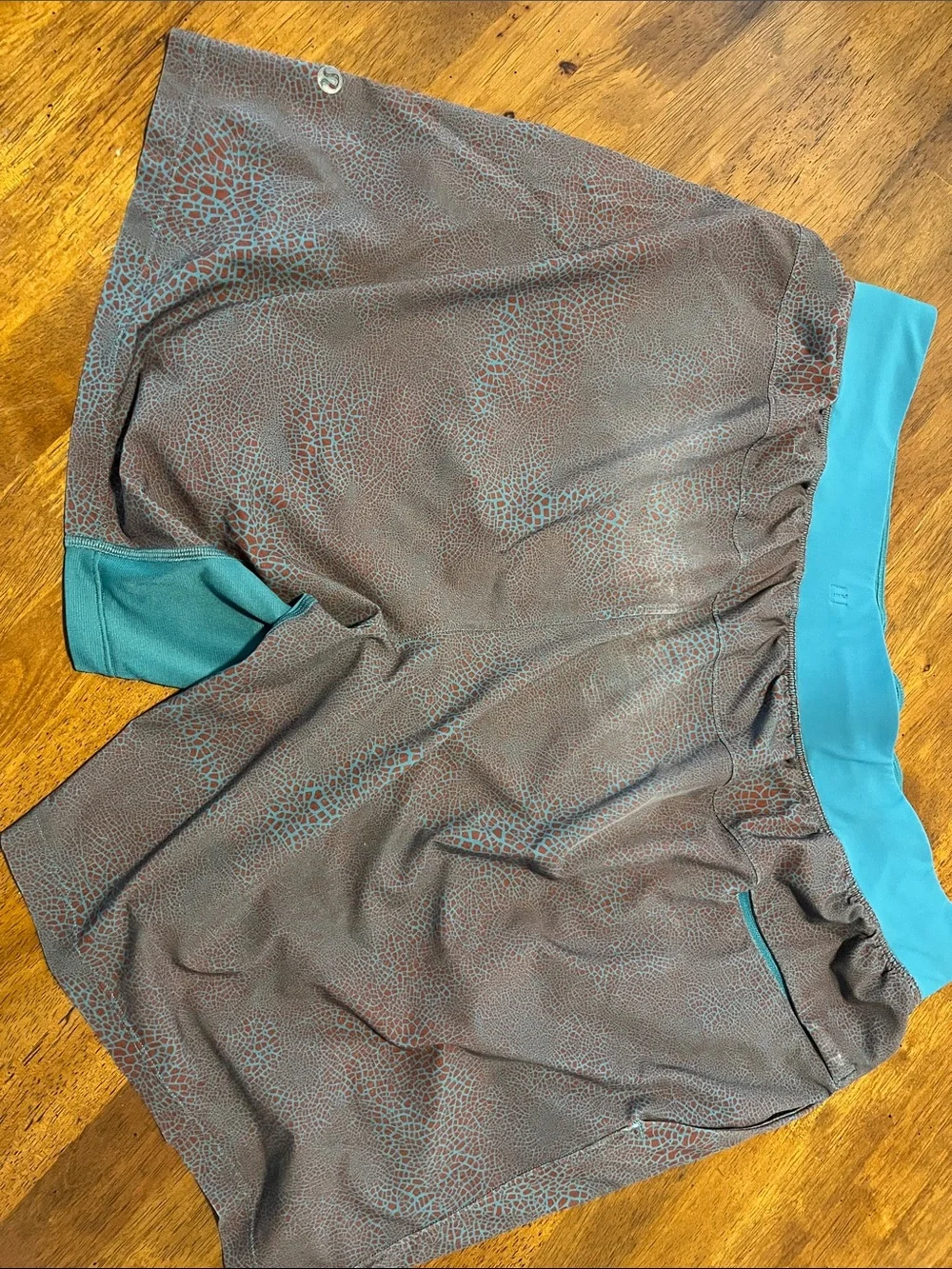 Lululemon THE SHORT xl aqua and brown elephant print  5 in no liner